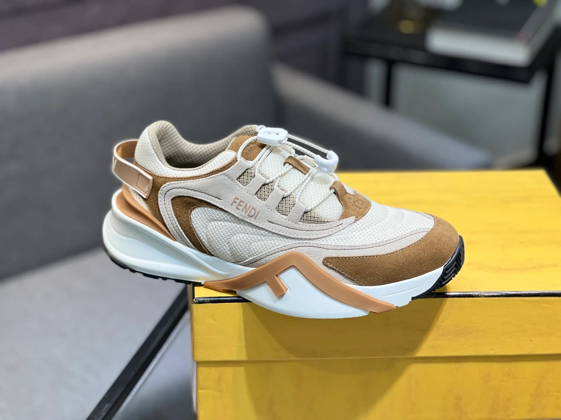 Men's shoes 💰580 FENDI men's fashion casual shoes 👟Hot sale🔥Official website 1:1 replica ⬆️Original quality - Original leather - Original breathable mesh lining Original outsole 1:1 replica, code number 38-44 (45-46 customized)